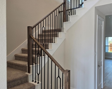1636 Cornwall Avenue - Photo Thumbnail 5