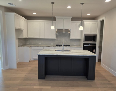 1636 Cornwall Avenue - Photo Thumbnail 8