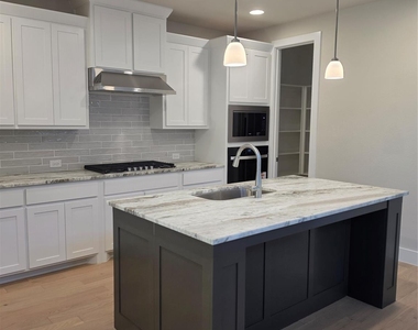 1636 Cornwall Avenue - Photo Thumbnail 9