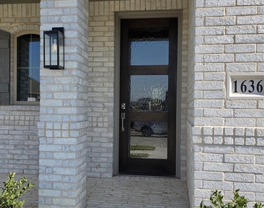 1636 Cornwall Avenue - Photo Thumbnail 3