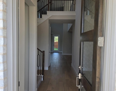 1636 Cornwall Avenue - Photo Thumbnail 4