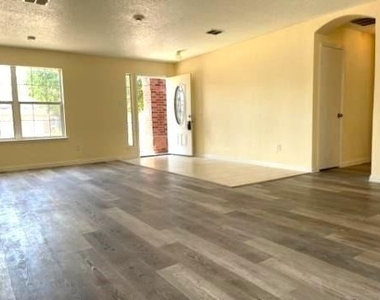 315 Pointer Place - Photo Thumbnail 1