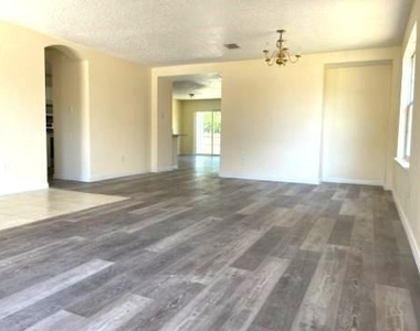 315 Pointer Place - Photo Thumbnail 5