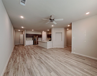1312 Creekbank Drive - Photo Thumbnail 3
