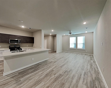 1312 Creekbank Drive - Photo Thumbnail 4