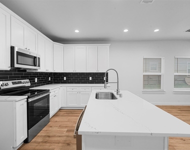 918 W Ford Street - Photo Thumbnail 4