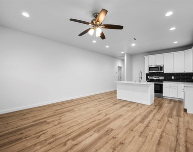 918 W Ford Street - Photo Thumbnail 1