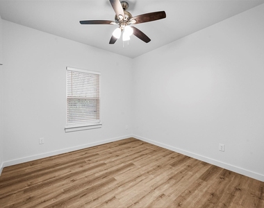 918 W Ford Street - Photo Thumbnail 9