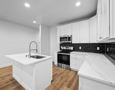 918 W Ford Street - Photo Thumbnail 3