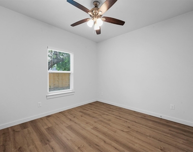 918 W Ford Street - Photo Thumbnail 11