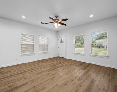 918 W Ford Street - Photo Thumbnail 6