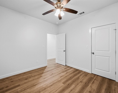 918 W Ford Street - Photo Thumbnail 8