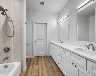 918 W Ford Street - Photo Thumbnail 13