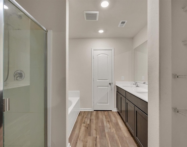 740 Saratoga Drive - Photo Thumbnail 8