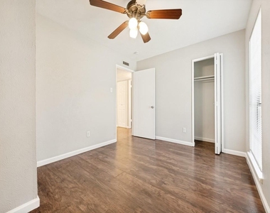 5225 Knox Drive - Photo Thumbnail 16