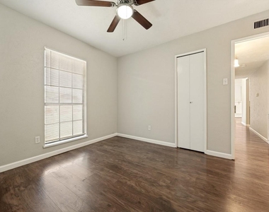 5225 Knox Drive - Photo Thumbnail 14