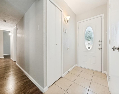 5225 Knox Drive - Photo Thumbnail 3