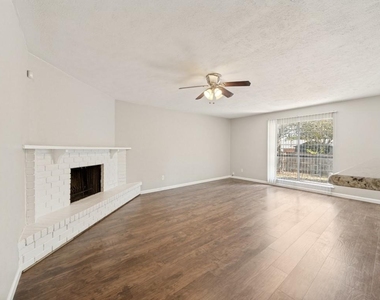5225 Knox Drive - Photo Thumbnail 5