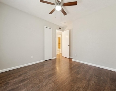 5225 Knox Drive - Photo Thumbnail 15