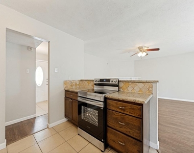 5225 Knox Drive - Photo Thumbnail 7