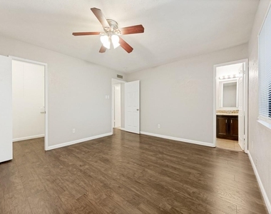 5225 Knox Drive - Photo Thumbnail 12