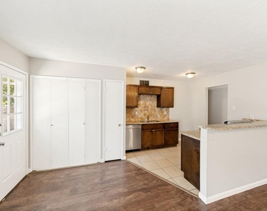 5225 Knox Drive - Photo Thumbnail 10