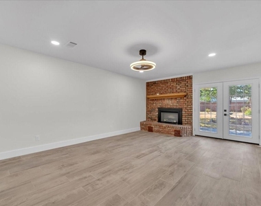 701 E Jacob Street - Photo Thumbnail 6