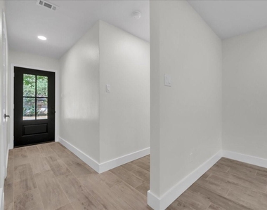 701 E Jacob Street - Photo Thumbnail 5
