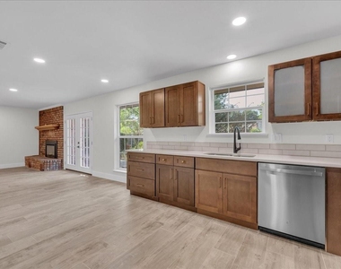 701 E Jacob Street - Photo Thumbnail 1