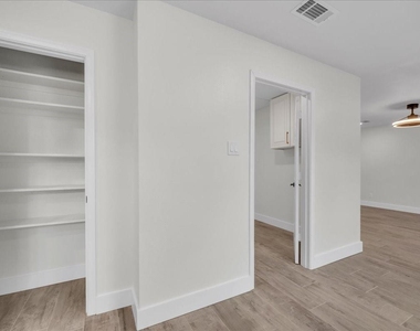701 E Jacob Street - Photo Thumbnail 12