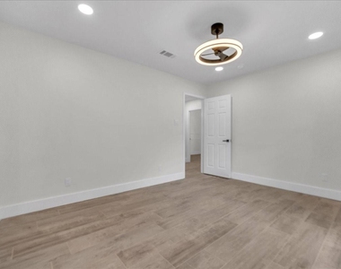 701 E Jacob Street - Photo Thumbnail 24