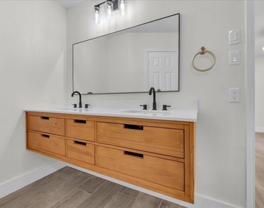 701 E Jacob Street - Photo Thumbnail 21
