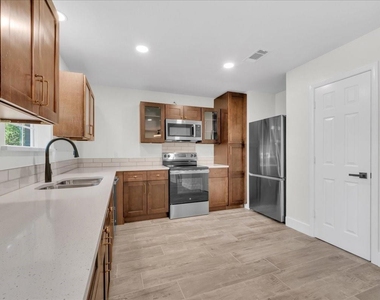 701 E Jacob Street - Photo Thumbnail 11