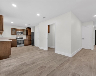 701 E Jacob Street - Photo Thumbnail 8
