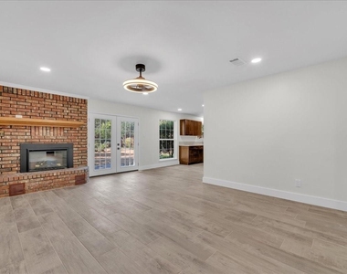 701 E Jacob Street - Photo Thumbnail 7