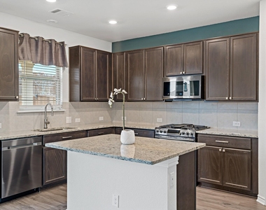 2632 Wesley Avenue - Photo Thumbnail 2