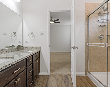 2632 Wesley Avenue - Photo Thumbnail 11