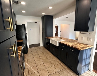 4636 Ringold Drive - Photo Thumbnail 4