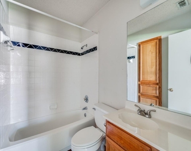5520 Creekridge Drive - Photo Thumbnail 9