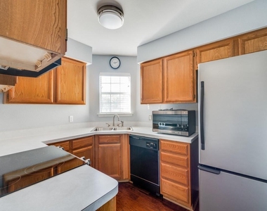 5520 Creekridge Drive - Photo Thumbnail 8