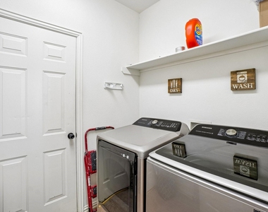 6940 Chapelridge Drive - Photo Thumbnail 14