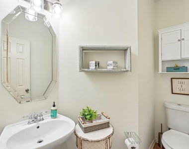 6940 Chapelridge Drive - Photo Thumbnail 13