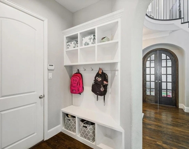 1616 Bridle Boulevard - Photo Thumbnail 12