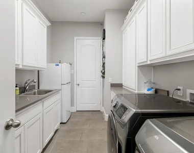 1616 Bridle Boulevard - Photo Thumbnail 6