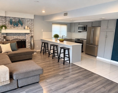 3314 Ivanhoe Lane - Photo Thumbnail 2