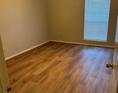 1504 Kesser Drive - Photo Thumbnail 7