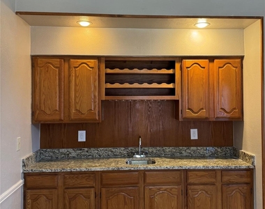 1504 Kesser Drive - Photo Thumbnail 3