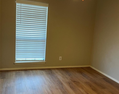 1504 Kesser Drive - Photo Thumbnail 4
