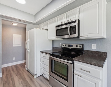 1108 Signal Ridge Place - Photo Thumbnail 8