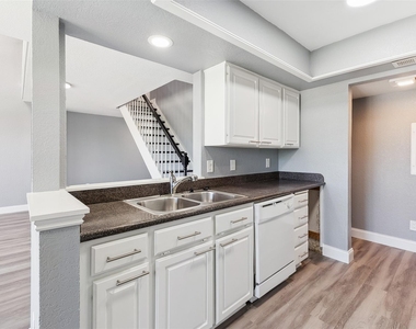 1108 Signal Ridge Place - Photo Thumbnail 7